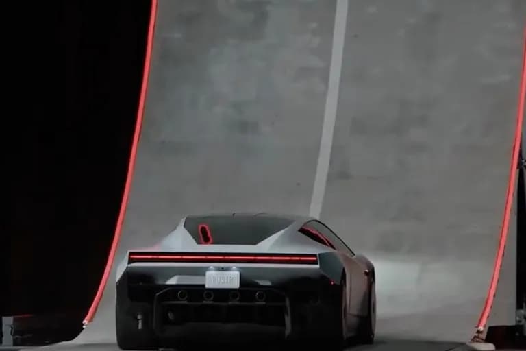 ELON MUSK’TAN UÇAN TESLA HAMLESİ! OTOMOBİLLER GÖKYÜZÜNE ÇIKACAK