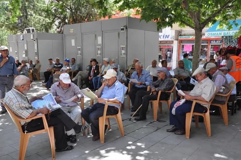 EN DÜŞÜK EMEKLİ AYLIĞI ASGARİ ÜCRETE EŞİTLENİYOR MU? TEKLİF KOMİSYONDA